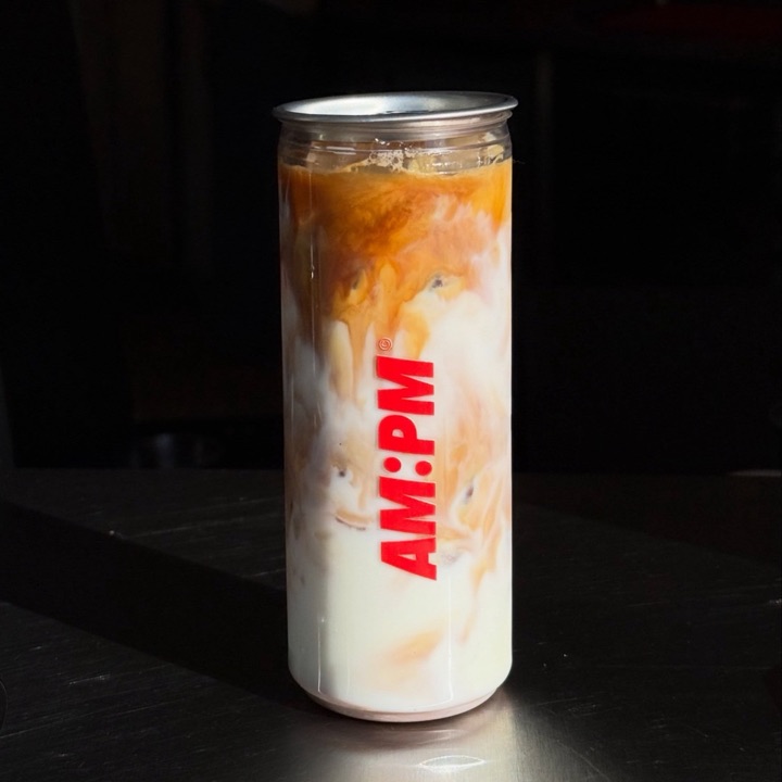 Café frío de AM:PM en lata transparente